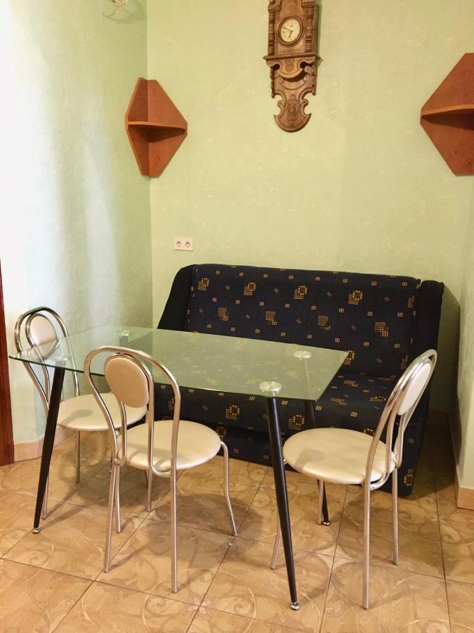 Svobody, Apartments Near The Opera リヴィウ エクステリア 写真